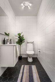 Octagon 4 Valkoinen kohdevalaisin valmistajalta Ledvance - Den n&auml;tta formen i kombination med de r&ouml;rliga spotlightsen g&ouml;r den m&aring;ngsidig och passar in i alla hem och stilar.