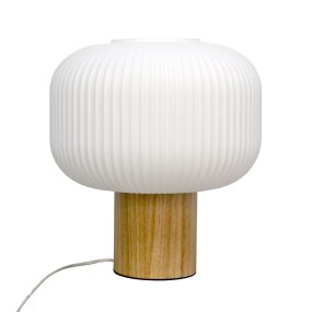 Ekerum 34cm Valkoinen pöytävalaisin valmistajalta Nordic Lighting - Puinen lampunjalka antaa l&auml;mpim&auml;n ja vankan ilmeen, kun taas valkoinen uurrettu lasivarjostin luo miellytt&auml;v&auml;n ja pehme&auml;n valon.