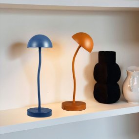 Fonzy 38cm Terrakotta Siirrettävä valmistajalta Dyberg Larsen - Fonzy bordslampa &auml;r b&aring;de rolig och praktisk, och dess flexibilitet g&ouml;r den till ett perfekt val f&ouml;r den som vill ha en lampa som &auml;r b&aring;de funktionell och stilren.