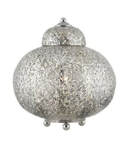 Fretwork 30cm Hopea pöytävalaisin valmistajalta Searchlight - Täydellinen ruokapöydälle, keittiöön tai ikkunaan – minne tahansa haluat lisätä tunnelmallista valoa, jossa on luonnetta ja ripaus ylellisyyttä.