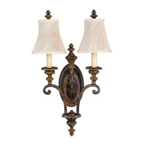 Drawing Room 60cm Pronssi seinävalaisin valmistajalta Elstead Lighting - Ljusk&auml;llorna p&aring; vardera arm omfamnas av varsin dekorativ lampsk&auml;rm som bidrar med en fin och harmonisk ljusspridning i rummet.