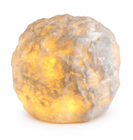 Marble 10cm Valkoinen valmistajalta Unison - Marmori toimii kahdella AA-paristolla ja siin&auml; on ajastintoiminto, jossa on 6 tuntia p&auml;&auml;ll&auml; ja 18 tuntia pois p&auml;&auml;lt&auml;.
