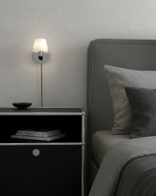 Gil Ø10 Kromi lukulamppu valmistajalta Herstal - Opaalilasivarjostin luo hienon valonjaon ja yhdess&auml; kromikehyksen kanssa Gil luo tunnelmaa, l&auml;sn&auml;oloa ja Herstal-tyylin.