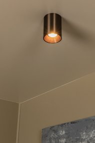 Gerti Ruskea kohdevalaisin valmistajalta Lucide - Gerti on tyylik&auml;s metallinen kohdevalaisin, jossa on elegantti ruskea, metallinen viimeistely, joka antaa modernin ja hienostuneen ilmeen.