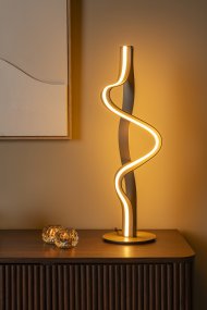 Lambada 60cm Samppanja pöytävalaisin valmistajalta Lucide - Lambada on elegantti metallinen p&ouml;yt&auml;valaisin, jossa on ainutlaatuinen samppanjanv&auml;rinen viimeistely ja pehme&auml;, orgaaninen muoto, joka kiinnitt&auml;&auml; katseen.