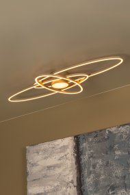 Galactica 100cm Beige plafondi valmistajalta Lucide - Galactica on moderni beigenv&auml;rinen metallikattovalaisin, jossa on leikkis&auml; ja futuristinen muotoilu.