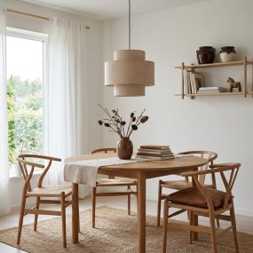 Hilma Ø40 Beige kattovalaisin valmistajalta Cottex - Beige tekstiili luo l&auml;mpim&auml;n ja pehme&auml;n tunnelman, ja Hilma on helppo yhdist&auml;&auml; eri v&auml;reihin ja materiaaleihin.