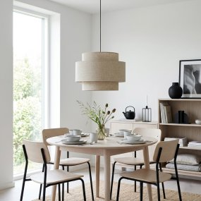 Hilma Ø55 Beige kattovalaisin valmistajalta Cottex - Beige tekstiili luo l&auml;mpim&auml;n ja pehme&auml;n tunnelman, ja Hilma on helppo yhdist&auml;&auml; eri v&auml;reihin ja materiaaleihin.