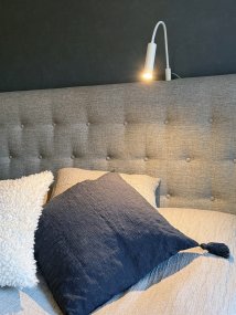 Artic Flex Valkoinen valmistajalta Aneta Lighting - Mukana integroitu LED-valonl&auml;hde, jossa on himmennintoiminto, joka on helposti saatavilla lampun p&auml;&auml;ss&auml;.