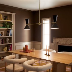 Phix 130cm Musta/pronssi valmistajalta Elstead Lighting - Mustien varjostimien valkoinen sis&auml;puoli takaa tasaisen ja miellytt&auml;v&auml;n valonjaon.