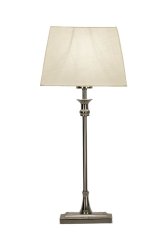 Anette 55cm Hopea pöytävalaisin valmistajalta Aneta Lighting - Klassisella muotoilullaan ja kromatulla jalallaan yhdistyvät menneisyyden kauneus ja moderni toimivuus.