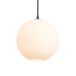 Capo Ø35 Valkoinen valmistajalta Belid - Capo-riipus on klassinen maapallon muotoinen riipus, jossa on kaunis opaalinvärinen lasi ja hienoja metallisia yksityiskohtia.