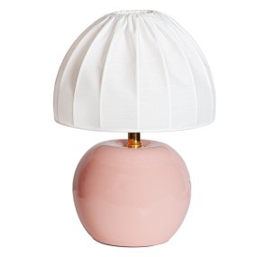 Peach 27cm Vaaleanpunainen pöytävalaisin valmistajalta Cottex - Peach on ihastuttava p&ouml;yt&auml;valaisin, joka yhdist&auml;&auml; pehme&auml;t v&auml;rit leikkis&auml;&auml;n muotoon.