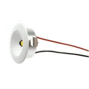 Q-32 Mini Downllight 3000K Valkoinen valmistajalta Designlight - Pieni 1,2 W:n alasvalo, jonka halkaisija on 32,5 mm, tarjoaa alhaisen energiankulutuksen ja pitk&auml;n k&auml;ytt&ouml;i&auml;n.