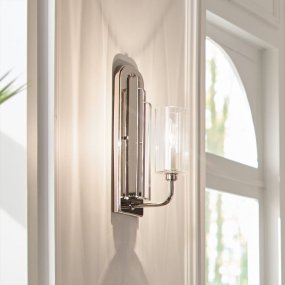 Kimrose 35cm Nikkeli seinävalaisin valmistajalta Elstead Lighting - Sylinterimäinen lasivarjostin on kirkas ja uurrettu pystysuorilla urilla, mikä luo ainutlaatuisen ja hienovaraisen valoefektin.
