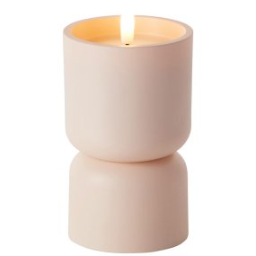 Lovere 15cm Beige valmistajalta Brilliant - Lovere on elegantti LED-valaisin, joka luo l&auml;mpim&auml;n ja viihtyis&auml;n tunnelman kotiin.