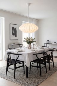 Josefine Ø50 Valkoinen valmistajalta Aneta Lighting - Josefine-riippuvalaisin on elegantti valaisin, jonka pehme&auml; ja harmoninen muoto antaa huoneelle miellytt&auml;v&auml;n ilmeen.