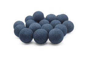 Irislights Vintage Blue 20-lights Sininen valmistajalta Irislights - K&auml;sintehdyt pallot on valmistettu ohuesta, k&auml;sinv&auml;rj&auml;tyst&auml; langasta ja ymp&auml;rist&ouml;yst&auml;v&auml;llisest&auml; liimasta, mik&auml; tekee jokaisesta sarjasta ainutlaatuisen.