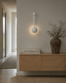 Alba long LED 30cm Valkoinen valmistajalta Lampan - Anna sisustuksellesi piristysruiske Alba pitk&auml;ll&auml; LED-sein&auml;valaisimella Tyylik&auml;s ja energiatehokas ratkaisu moderneihin koteihin ja hotelliymp&auml;rist&ouml;ihin.