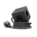 Square 1 with 30W Dual USBC & Magnetic base, 1.8m Musta valmistajalta Avolt - Avoltin tyylikkäästi muotoiltu jatkojohto, jossa on pitkä PVC-johto, kierrätysmuovista valmistettu kuutio ja pohjassa magneettilevy seinälle ripustamista varten.