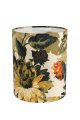 Lampshade Cylinder Sunflower Ø22 Monivärinen valmistajalta Alde & Lind - Sylinterimäinen auringonkukka on käsinommeltu, sylinterinmuotoinen pellavasekoitteesta valmistettu lampunvarjostin, jossa on koristeellinen kukkakuvio.