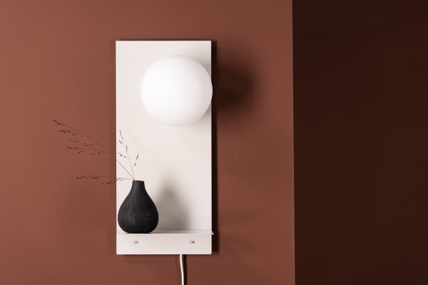 Troyes 45cm Vaaleanharmaa seinävalaisin valmistajalta Venture Design - Valaisimessa on vaaleanharmaa rautajalusta ja pieni hylly, jolle voi sijoittaa koriste-esineit&auml;.