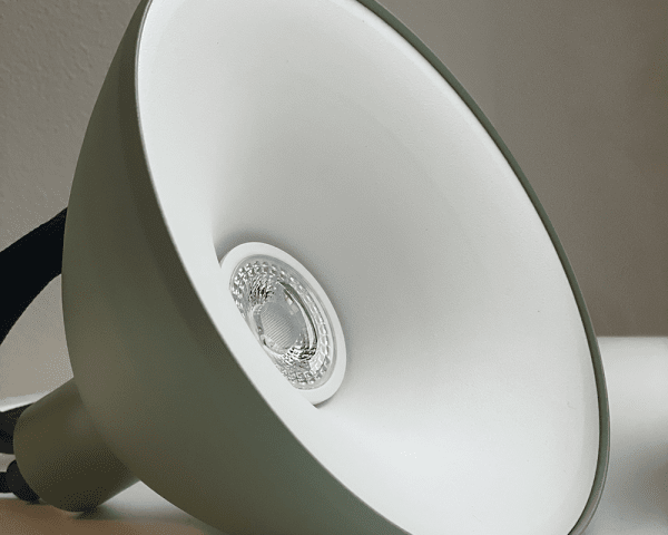 Ark Micro Ø18 Vihreä kattovalaisin valmistajalta Westal - Ark Micro on tyylikäs ja moderni valaisin, joka on valmistettu ruostumattomasta teräksestä ja jauhemaalattu himmeän harmaalla värillä.