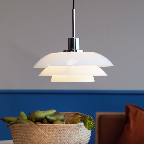 DL31 Ø31 Kromi kattovalaisin valmistajalta Dyberg Larsen - Tyylikäs riipus DL31 on DL-sarjan uusi jäsen ja on kaunis ominaisuus jokaisessa kotisi pöydässä.