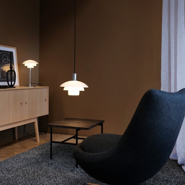 Morph Ø20 Opaali kattovalaisin valmistajalta Dyberg Larsen - Morph-valaistusmalliston on suunnitellut suosittu tanskalainen suunnittelija Frank Kerdil, ja siin&auml; yhdistyv&auml;t eleganssi ja toimivuus; &auml;skett&auml;inen makeinen.