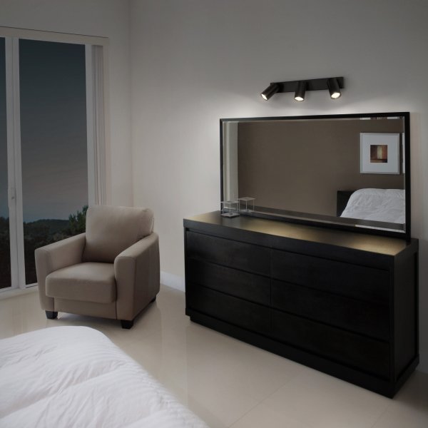 Octagon 3 Musta kohdevalaisin valmistajalta Ledvance - Den n&auml;tta formen i kombination med de r&ouml;rliga spotlightsen g&ouml;r den m&aring;ngsidig och passar in i alla hem och stilar.