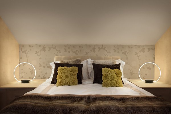 Aura 35cm Musta pöytävalaisin valmistajalta Ledvance - Lampan &auml;r 3 stegs dimbar med touch-str&ouml;mbrytaren p&aring; lampfoten s&aring; du kan justera ljusstyrkan efter behov.