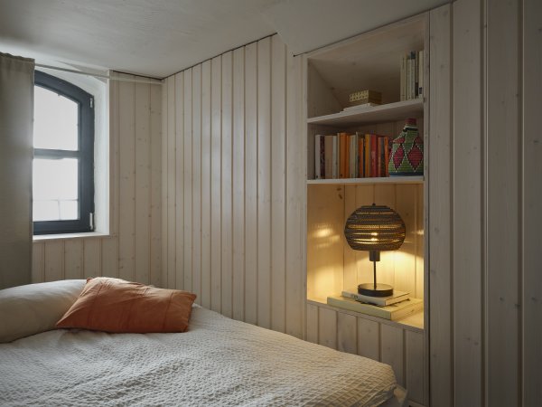 Cardboard Ball 38cm Ruskea pöytävalaisin valmistajalta Ledvance - Useista pahvikerroksista valmistettu n&auml;ytt&ouml; luo valaistuna huoneeseen kauniin valon leikin ja luo l&auml;mpim&auml;n ja luonnollisen tunnelman.