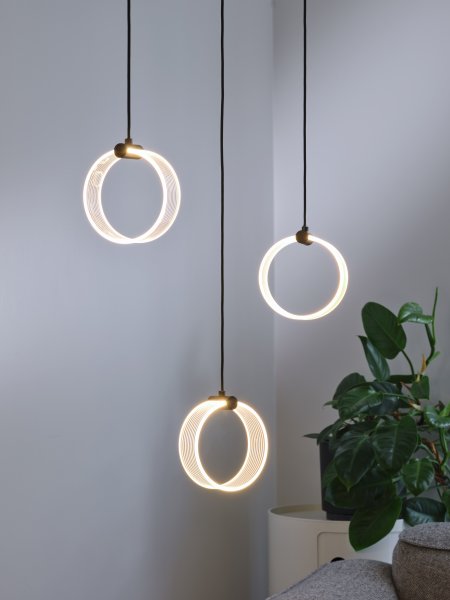 Zoomaa kuva kohteesta Circle PL 66cm Musta kattovalaisin valmistajalta Osram - Circle on moderni riipus, jossa on tyylik&auml;s koristevalaistus.