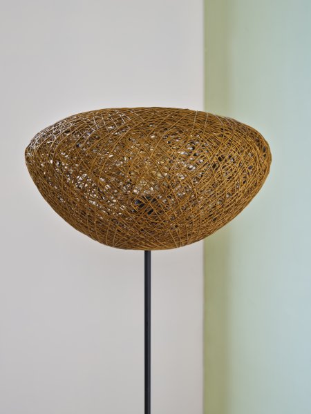 Paper Drop Luonto lattiavalaisin valmistajalta Ledvance - Paper Drop &auml;r en vacker golvlampa med bohemisk design.