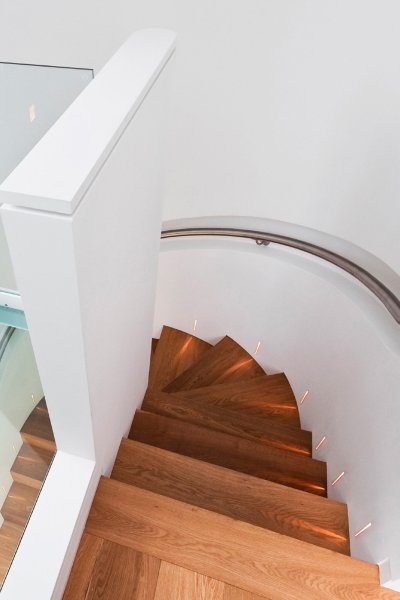 Linear Valkoinen valmistajalta Faro Barcelona - Valaise kotisi t&auml;ll&auml; LED-muotoillulla upotettavalla lampulla, joka on valmistettu kipsist&auml; ja alumiinista.