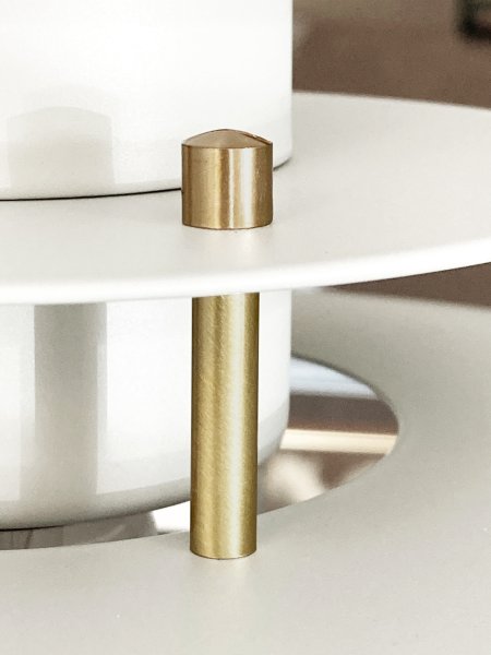 Primus II Ø43 Mattavalkoinen/messinki kattovalaisin valmistajalta Belid - Primus on suosittu riippuvalaisin, jonka nykyaikainen muotoilu on mukautettu trendeihin vuosien varrella.