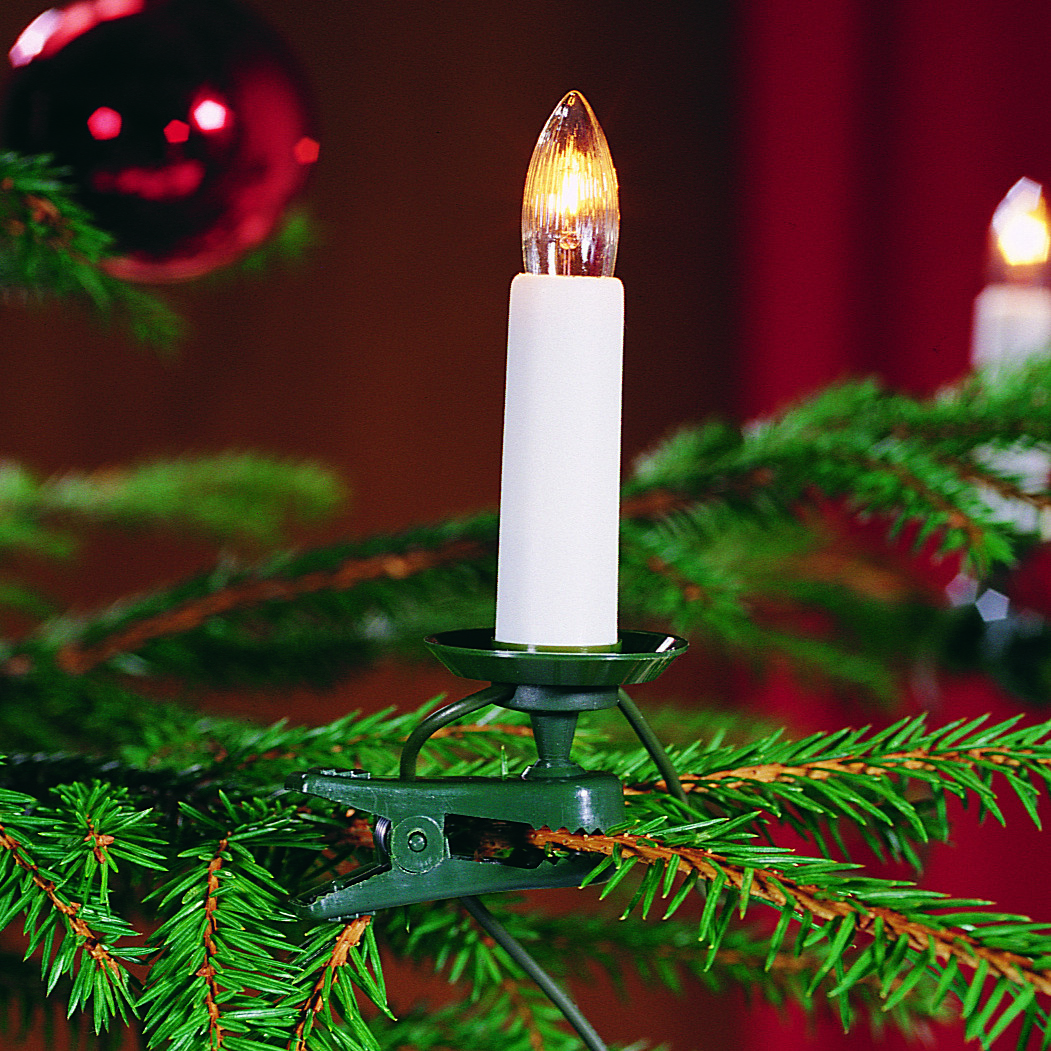 Julgransbelysning varmvit 16LED 7,5m Valkoinen valmistajalta Konstsmide - Valot on varustettu vaihdettavilla E10-polttimoilla ja ne ovat 7,5 metri&auml; pitk&auml;ss&auml; vihre&auml;ss&auml; nauhassa, joka sulautuu kauniisti kuusen oksiin.