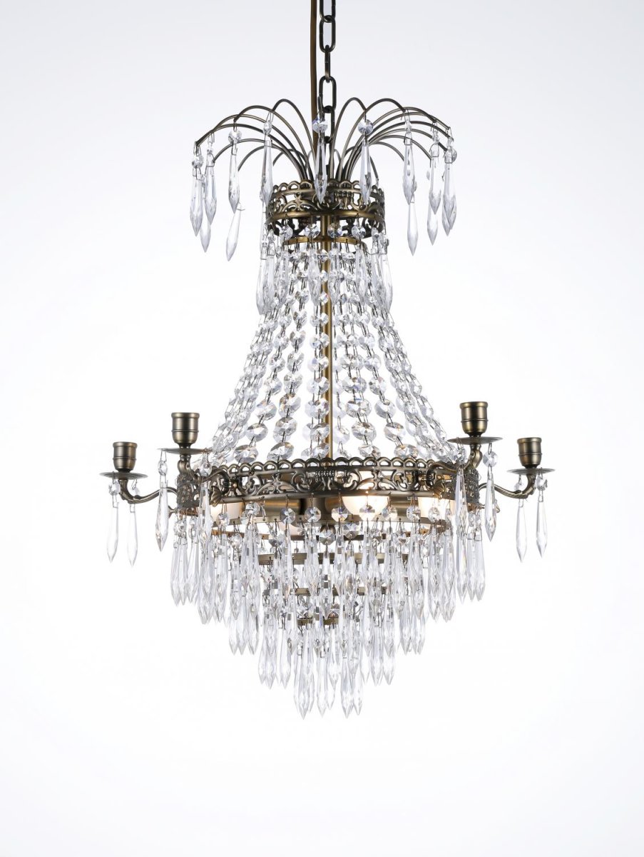 Empire Classic Ø50 Antiikki messinki kristalli valmistajalta Norrsken Design - T&auml;m&auml; lumoava kristallikruunu, jossa on antiikkimessinkiviimeistely, on t&auml;ydellinen sekoitus perinteit&auml; ja eleganssia.