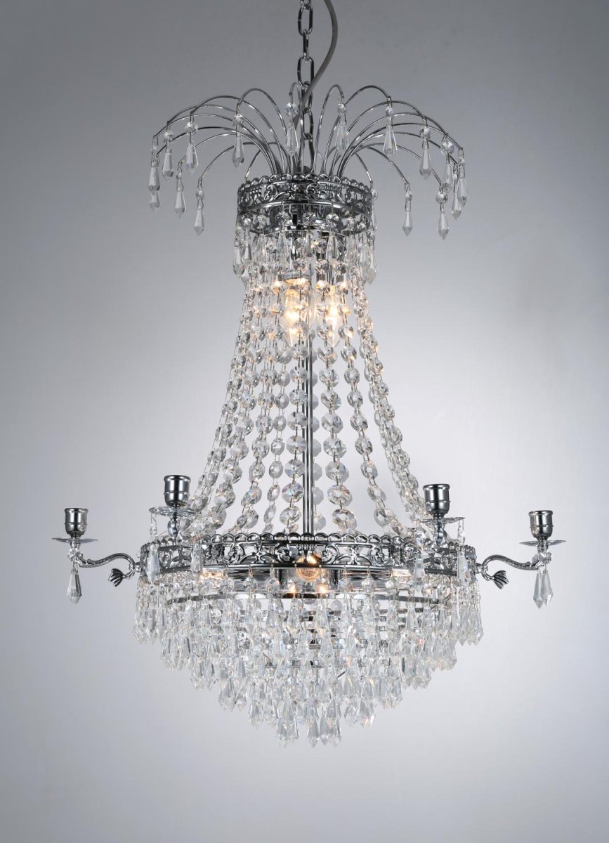 Empire Classic Ø55 Kromi kristalli valmistajalta Norrsken Design - Kimaltelevat kristalliketjut ja tyylikäs, hopeanvärinen pohja luovat täydellisen tasapainon glamourin ja ajattomuuden välillä.