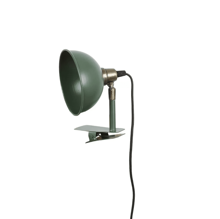 Pelle Vihreä nipistinvalaisin valmistajalta Strömshaga - Puristimen avulla lamppu on helppo siirt&auml;&auml; eteenp&auml;in; ja sopii sinne&aring; hyv&auml; korostaa tiettyj&auml; kuvioita tai yksityiskohtia huoneessa.