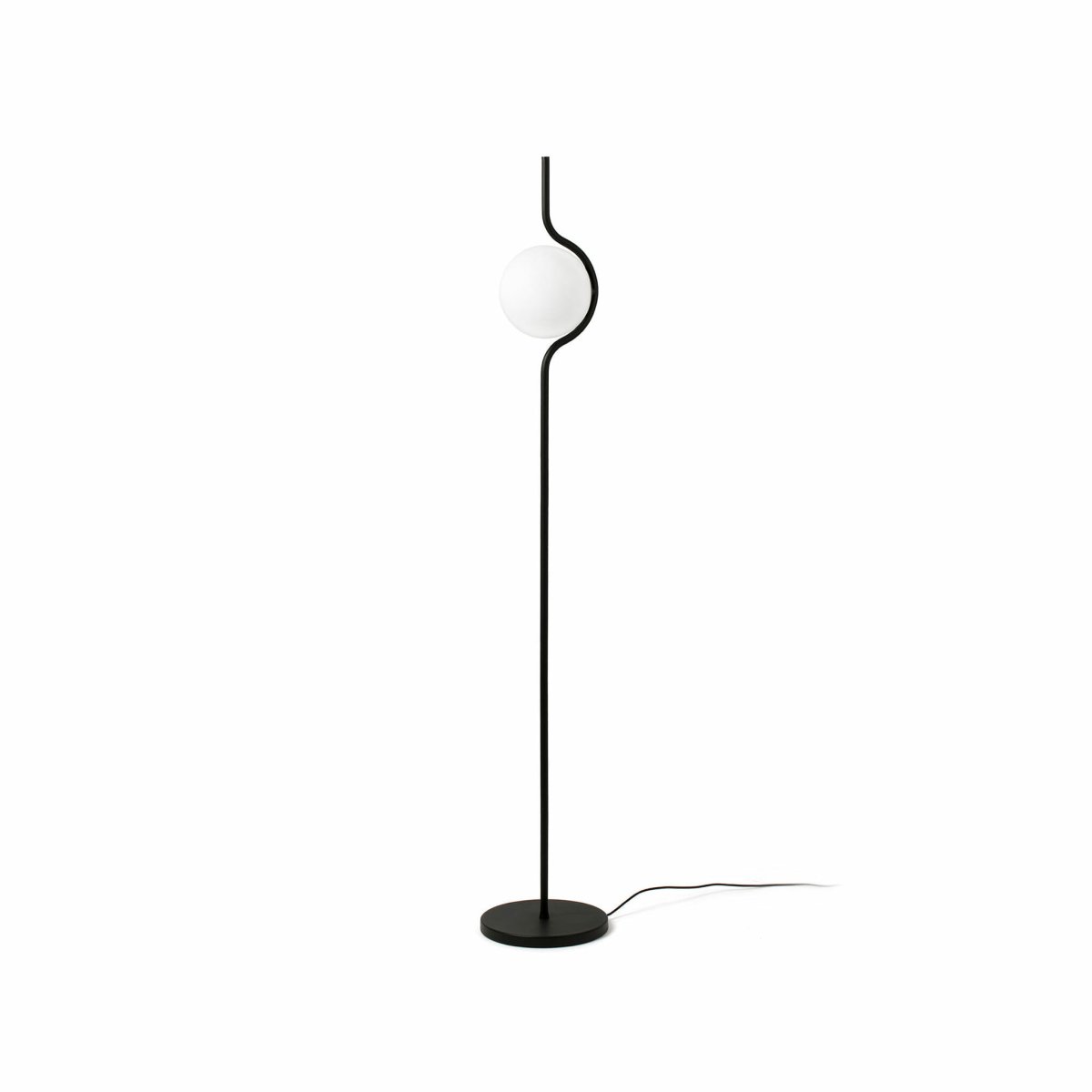 Le Vita Musta lattiavalaisin valmistajalta Faro Barcelona - Le Vita on Nahtrangin design-sarja, jolle on ominaista elegantti yksinkertaisuus.