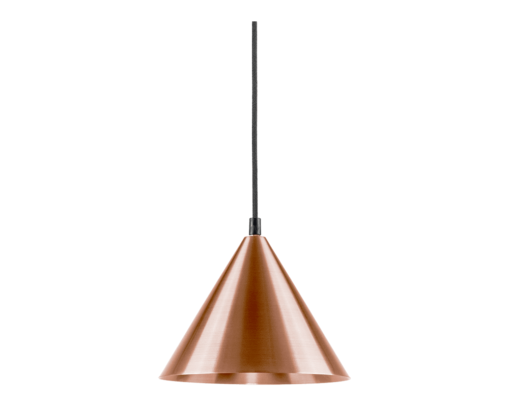 Tratt Ø25 Raaka kupari kattovalaisin valmistajalta Westal - Tratt-riipus on tyylikäs kuparista valmistettu riippuvalaisin, jossa on kirkas lakattu pinta ja musta kangaskaapeli.