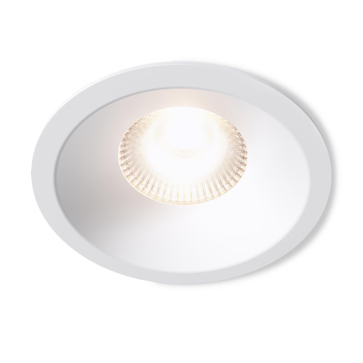 Downlight DWN-02 Valkoinen valmistajalta Plejd - DWN-02:ssa on s&auml;&auml;dett&auml;v&auml; v&auml;ril&auml;mp&ouml;tila, ja se voidaan asettaa kiinte&auml;&auml;n l&auml;mp&ouml;tilaan tai himment&auml;&auml; l&auml;mpim&auml;ksi.