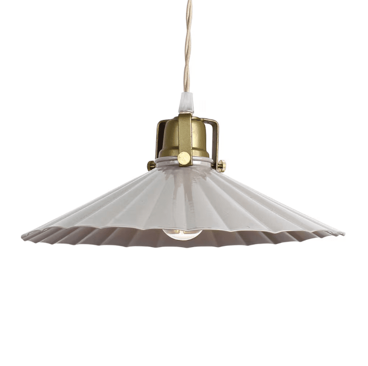 Anita Ø30 Beige ikkunavalaisin valmistajalta Strömshaga - N&auml;yt&ouml;ss&auml; on marmoroitu pinta, joka on maalattu k&auml;sin, mik&auml; tarkoittaa, ett&auml; ep&auml;tasaisuuksia ja eroja voi esiinty&auml;.