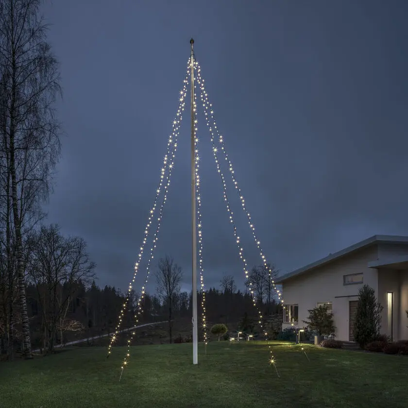 Lipputankovalo Warm White10m Musta valmistajalta Konstsmide - Lipputangon lenkki, jossa on 5 silmukkaa ja 100 LED-valoa lämpimässä valkoisessa hehkussa &ndash; täydellinen tunnelmallisen joulukuusen luomiseen puutarhaan.