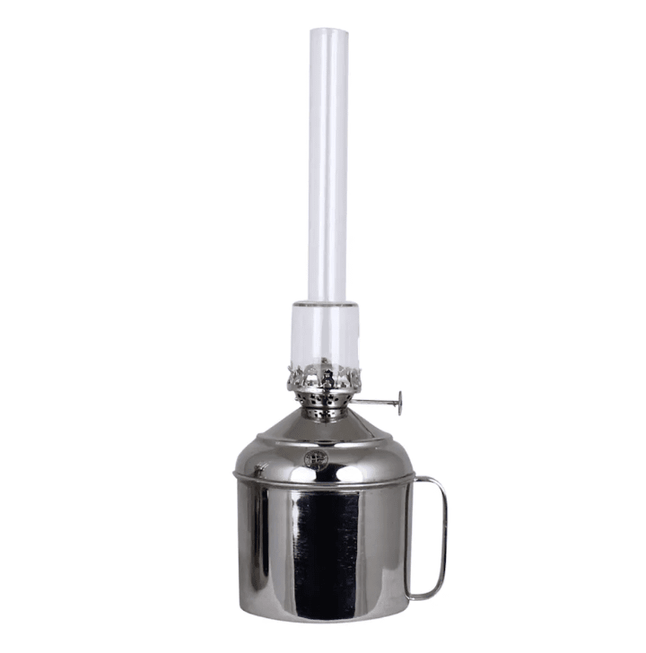 Kerosene lamp linné big Hopea valmistajalta Strömshaga - Valmistettu nikkelipinnoitetusta messingist&auml; ja kaivoputket kirkkaassa lasissa.