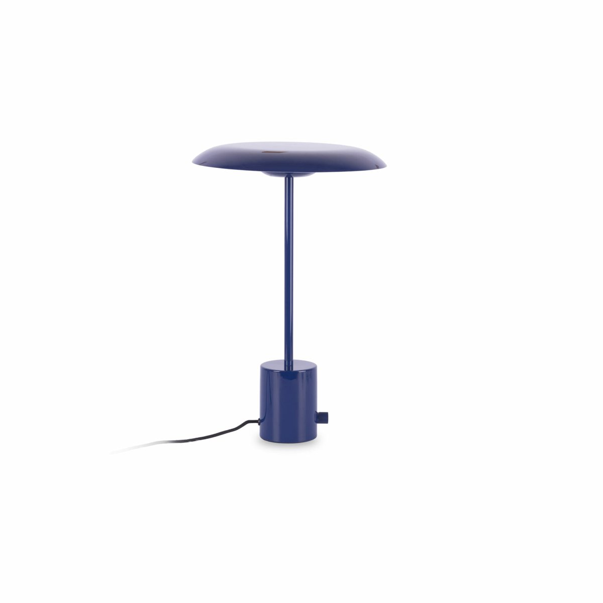 Hoshi 40cm Sininen pöytävalaisin valmistajalta Faro Barcelona - Hoshi on design-valaisin, jossa on kapea siluetti, vakaa jalusta ja integroitu LED (12W, 2700K), joka tarjoaa l&auml;mmint&auml; ja miellytt&auml;v&auml;&auml; valoa.