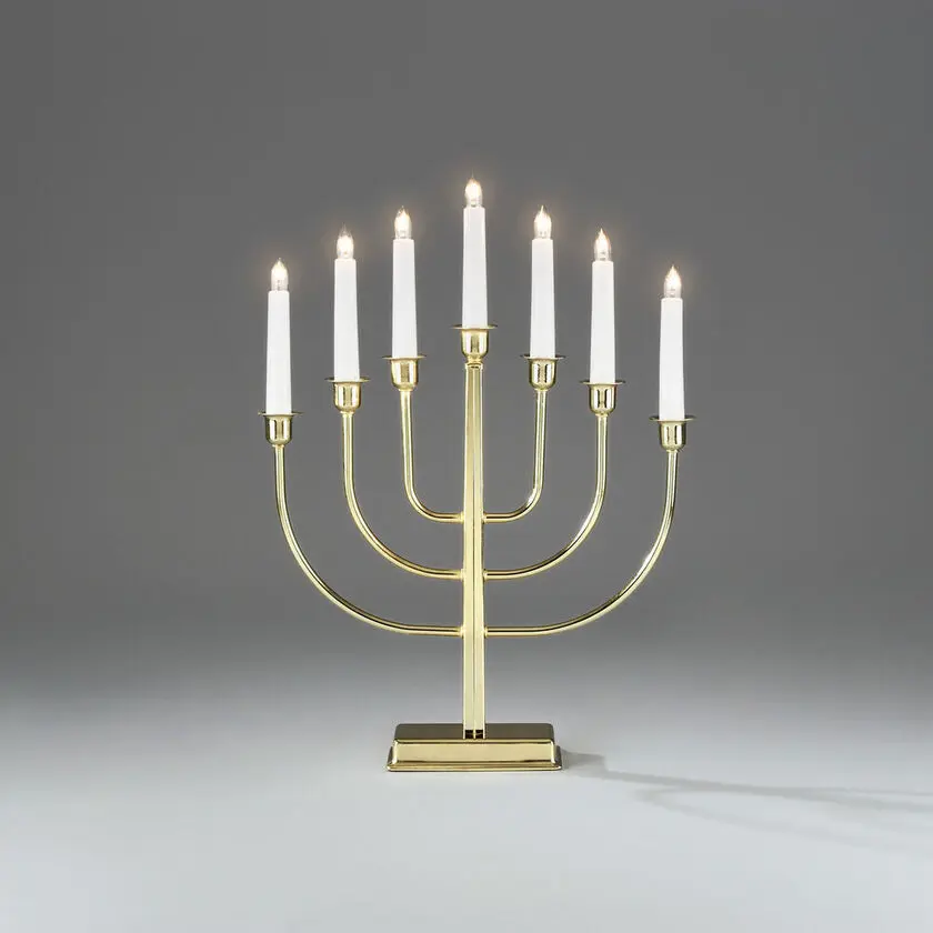Candelabra 7 Lights Messinki valmistajalta Konstsmide - Klassinen seitsem&auml;n valon muotoilu levitt&auml;&auml; l&auml;mmint&auml; ja ylellist&auml; hehkua, joka luo kotiisi kutsuvan tunnelman.