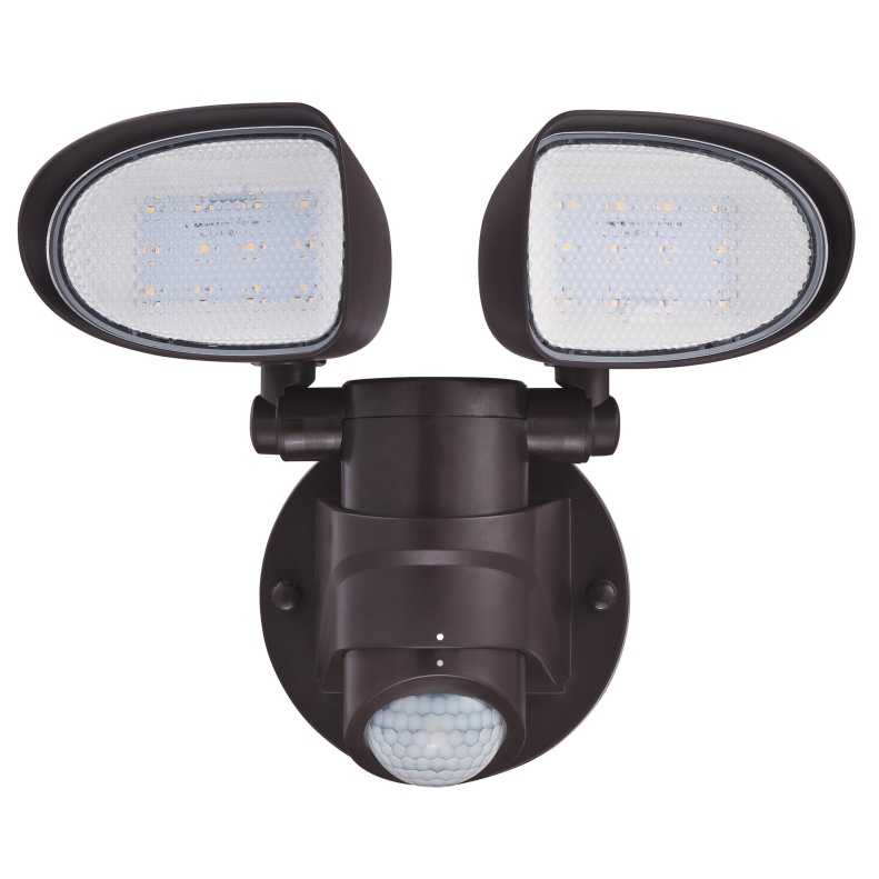 Two-Light Pronssi ulkovalo valmistajalta Westinghouse - Liiketunnistin kattaa 150 asteen alueen ja havaitsee liikkeet 3-12 metrin etäisyydellä.