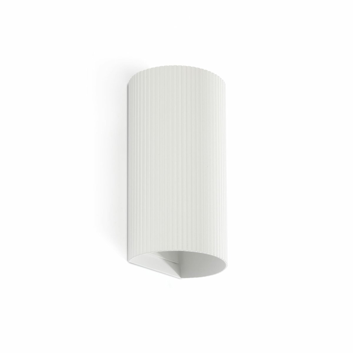 Sole 15cm Valkoinen uritettu seinävalaisin valmistajalta Faro Barcelona - Sole on py&ouml;re&auml; sein&auml;valaisin, jossa on valkoinen uurrettu muotoilu, joka yhdist&auml;&auml; toiminnallisuuden ja estetiikan.